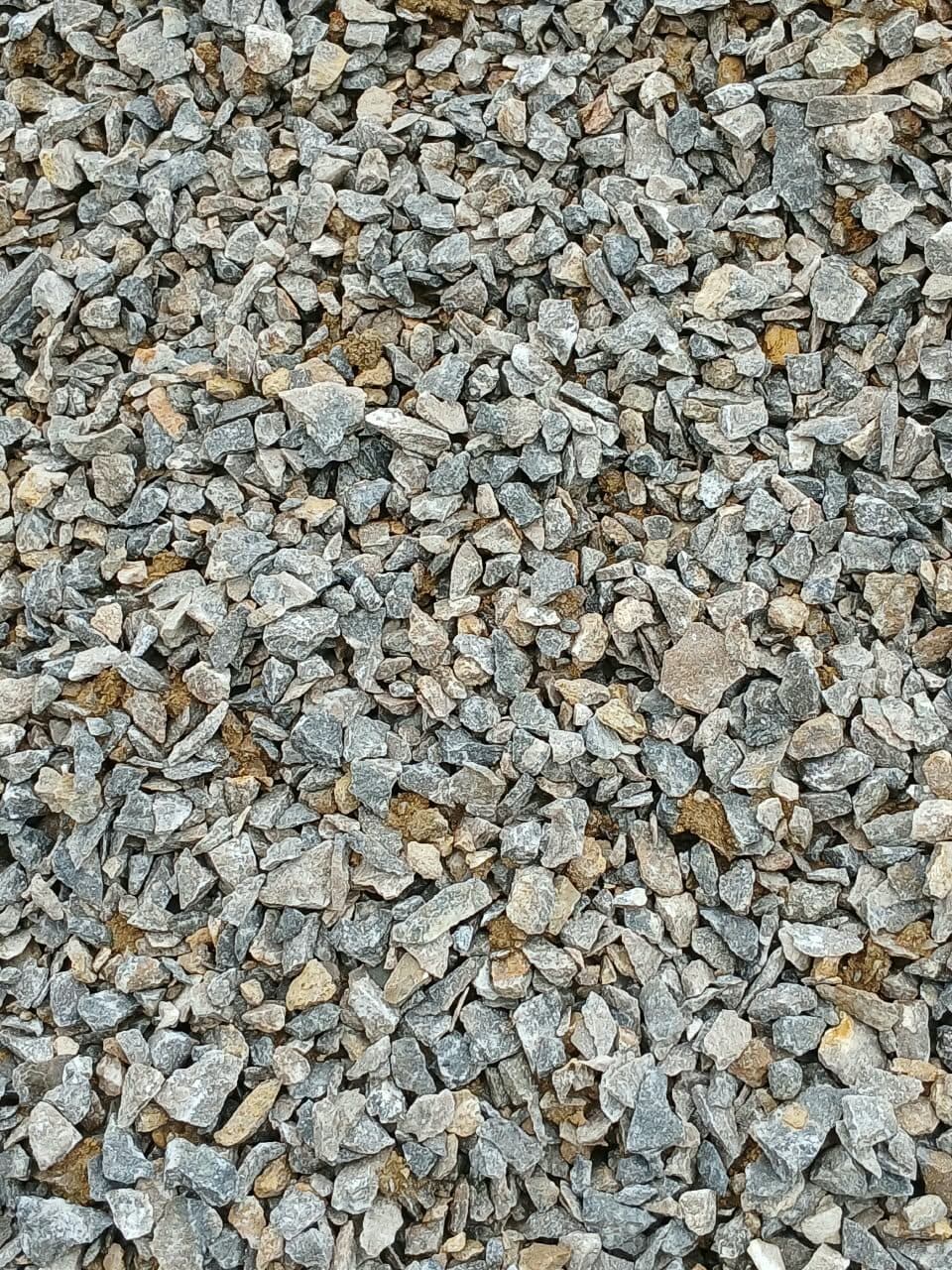 Material batu split cor beton berkualitas di stockpile PT. Bumi Kutai Perkasa