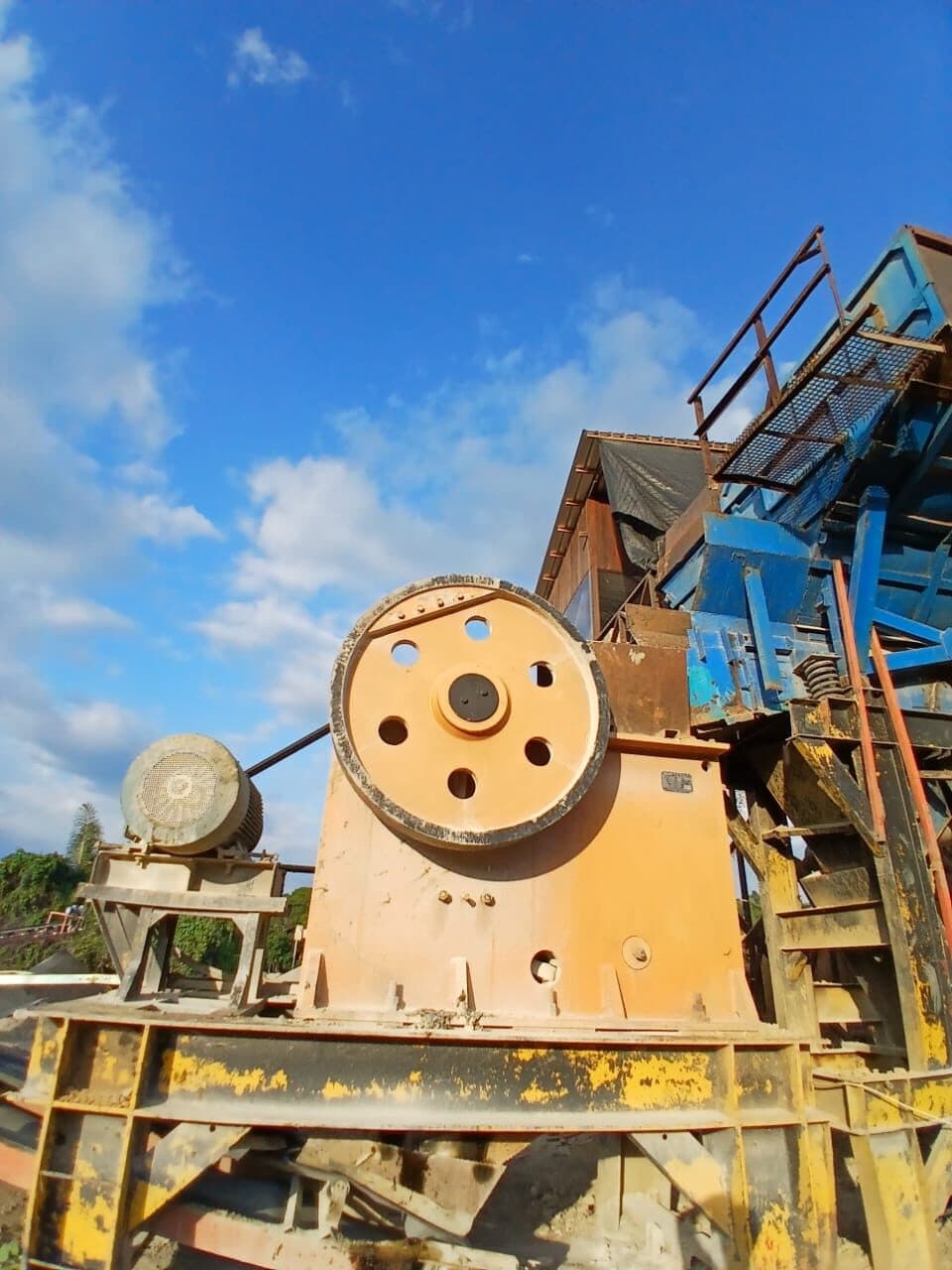 Material Mesin Crusher PT. Bumi Kutai Perkasa